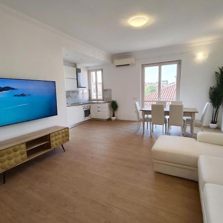 Attico Vespucci Luxury Penthouse Apartment Олбия Екстериор снимка